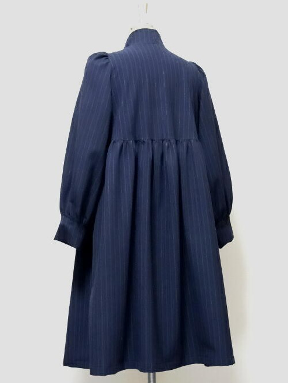 羊毛·細條紋·高領長連衣裙N 第4張的照片