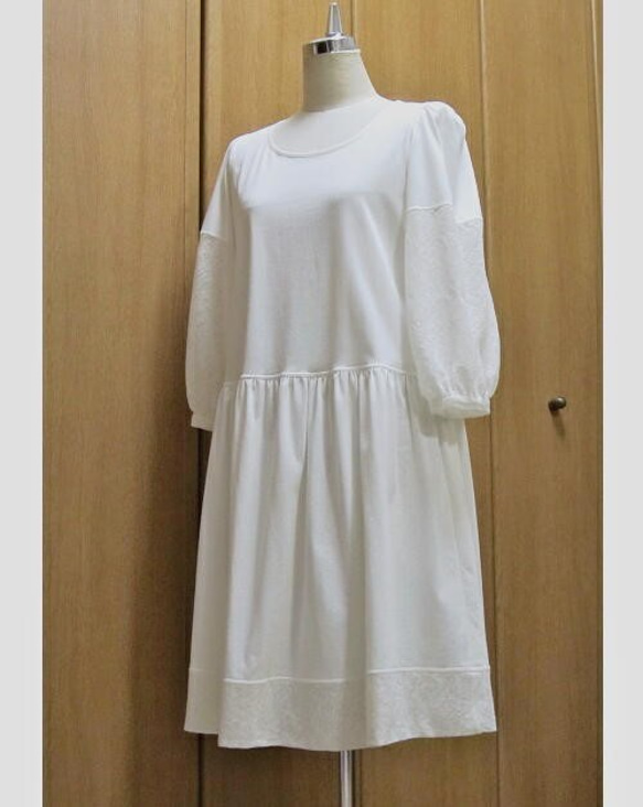 白色喇叭裙☆棉質和蕾絲☆膝蓋長度☆長袖 第5張的照片