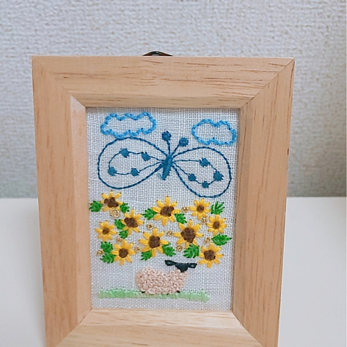ミナペルホネン 羊 ひまわり 刺繍 壁掛け 写真立て ハンドメイド 写真  