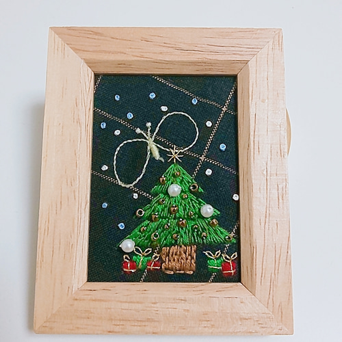 ミナペルホネン クリスマスツリー ビーズ 刺繍 壁掛け 写真立て  