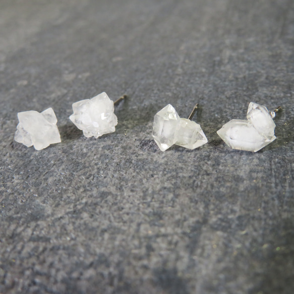 ミニチュア水晶◇双子のダブルポイント原石／316L-pierce 6枚目の画像