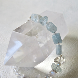 流氷のクロス◇原石Aquamarine・Quartz×Moon‐stone…／SV925 2枚目の画像