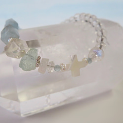 流氷のクロス◇原石Aquamarine・Quartz×Moon‐stone…／SV925 3枚目の画像