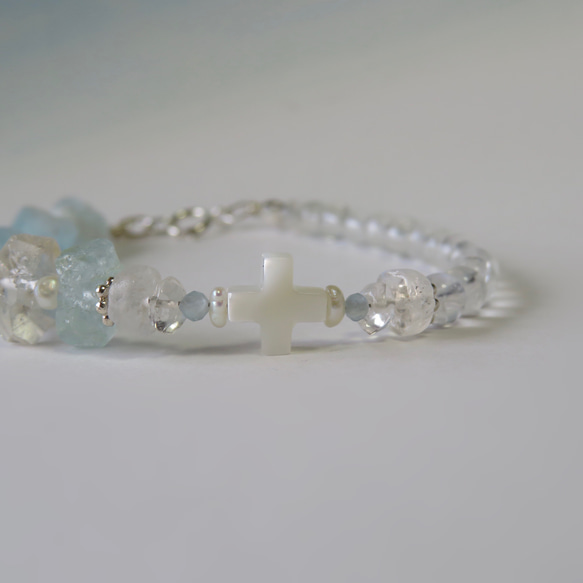 流氷のクロス◇原石Aquamarine・Quartz×Moon‐stone…／SV925 5枚目の画像