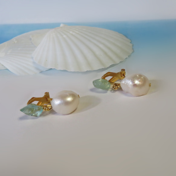 海から・・◇アパタイトの欠けらと淡水真珠のイヤリング 2枚目の画像
