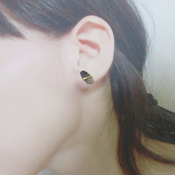 銀河のひかり＊Black matrix opal×Labradorite＊金継ぎ／pierce／M~S size 6枚目の画像