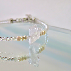 結晶の形◇ミニチュア水晶クラスターと淡水真珠／316L－bracelet 2枚目の画像