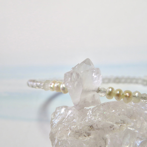 結晶の形◇ミニチュア水晶クラスターと淡水真珠／316L－bracelet 8枚目の画像
