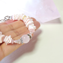 花びらの絨毯【Ⅱ】◇Rose Quartz × Pink shell／316L-bracelet 5枚目の画像