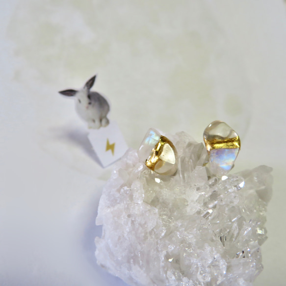 月のひかり＊Moonstone×Golden Labradorite＊金継ぎ／pierce／M~S size 4枚目の画像