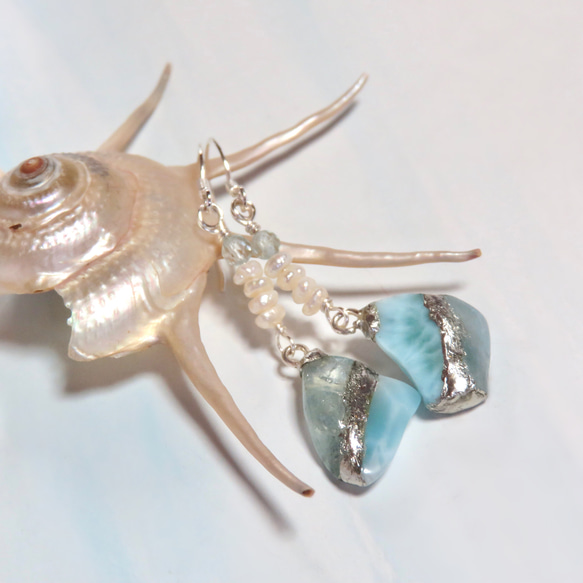 海が揺れる＊Larimar×Aquamarine＊銀継ぎピアス／M size 5枚目の画像