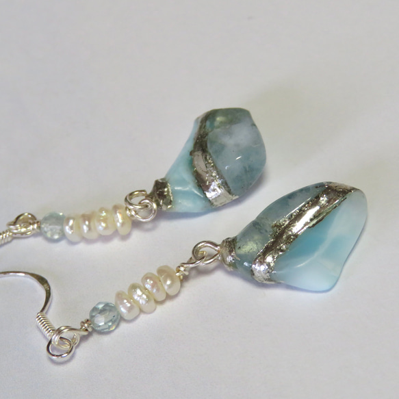 海が揺れる＊Larimar×Aquamarine＊銀継ぎピアス／M size 7枚目の画像