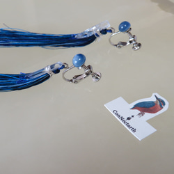 カイヤナイトと紺碧の風／絹糸タッセルのイヤリング 8枚目の画像