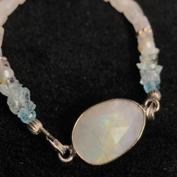 海のひかり・月のひかり◇Rainbow Moonstone×Aqamarine…／ silver925‐bracelet 8枚目の画像