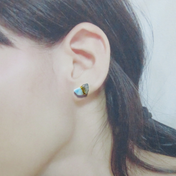 とろける氷と水面＊Larimar×Aquamarine＊金継ぎピアス／M size 7枚目の画像