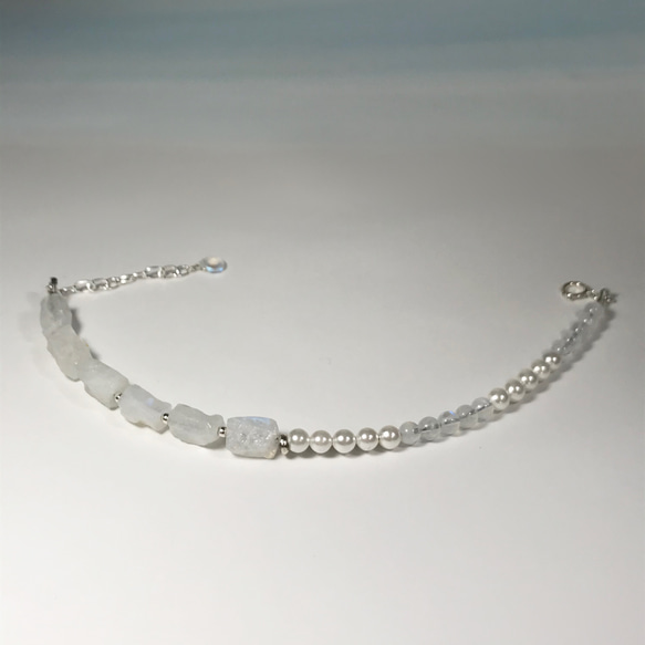 原石＊Blue moonstone×6／asymmetry pearl MIX ／SV925 bracelet 2枚目の画像