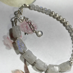 原石＊Blue moonstone×6／asymmetry pearl MIX ／SV925 bracelet 6枚目の画像