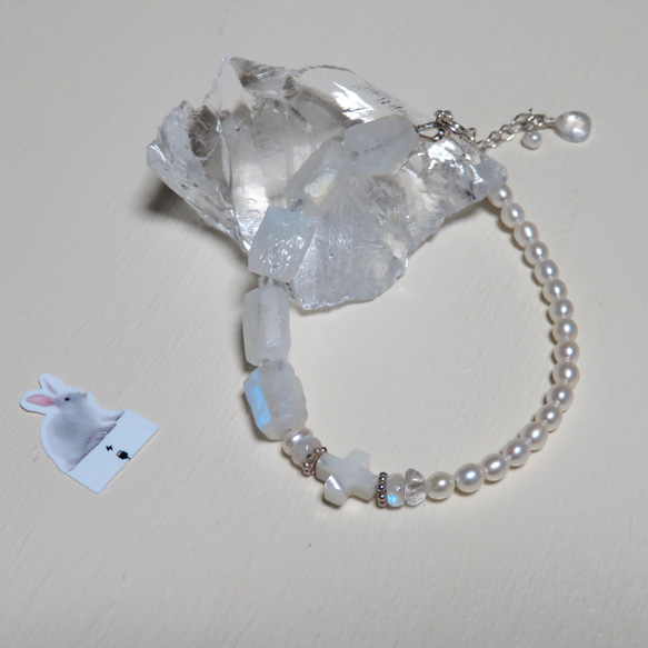 原石＊Blue moonstone／asymmetry cross pearl ／SV925 bracelet 7枚目の画像