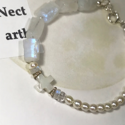 原石＊Blue moonstone／asymmetry cross pearl ／SV925 bracelet 3枚目の画像