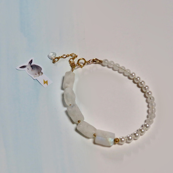 原石＊Rainbow moonstone×6／asymmetry pearl MIX ／14kgf bracelet 6枚目の画像