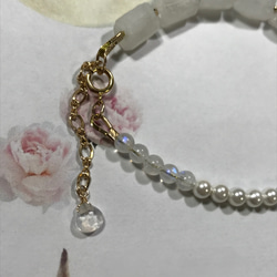 原石＊Rainbow moonstone×6／asymmetry pearl MIX ／14kgf bracelet 7枚目の画像