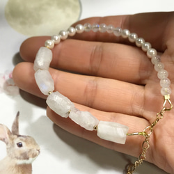 原石＊Rainbow moonstone×5／asymmetry pearl MIX ／14kgf bracelet 10枚目の画像