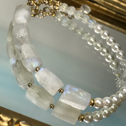 原石＊Rainbow moonstone×5／asymmetry pearl MIX ／14kgf bracelet 9枚目の画像