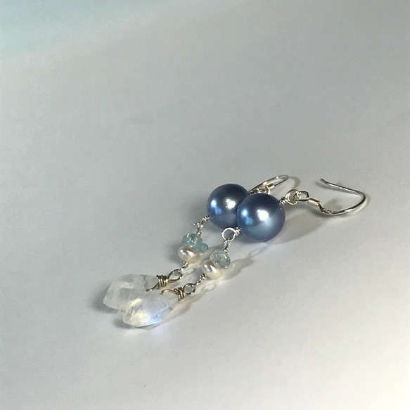 sold out！海のひかり・月のひかり◇Moonstone×Akoya Blue Pearl／SV925-pierce 2枚目の画像