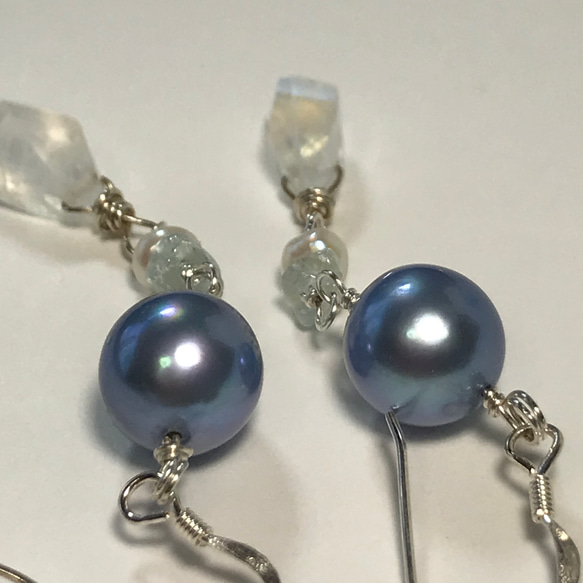 sold out！海のひかり・月のひかり◇Moonstone×Akoya Blue Pearl／SV925-pierce 4枚目の画像