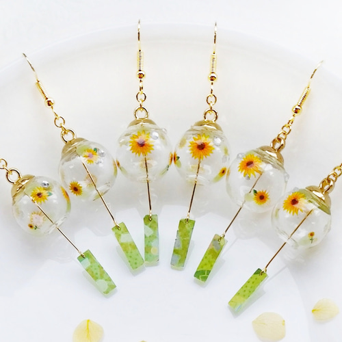 handmade/ガラスの風鈴イメージピアス イヤリング 浴衣アクセサリー 蓮と鬼灯と蓄光金魚風鈴の夏ピアス イヤリング 着物や浴衣和風