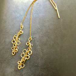 茎葉植物のピアス 1枚目の画像