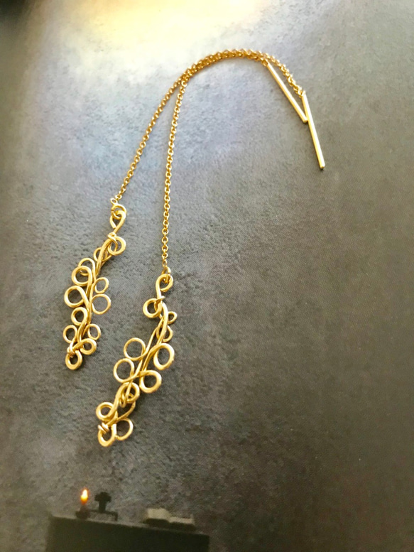 茎葉植物のピアス 1枚目の画像