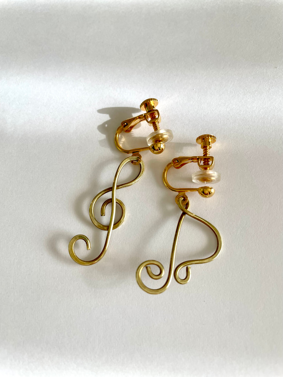 ト音記号のピアス 5枚目の画像