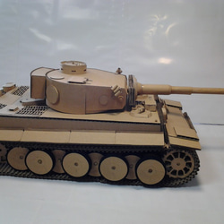 ダンボール戦車（旧ドイツ軍タイガー１戦車）組み立てキット　ペーパークラフト 2枚目の画像
