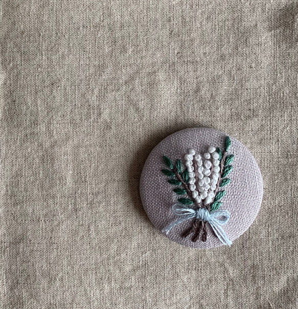 再販2【受注製作】刺繍ブローチ／刺繍ヘアゴム「かすみ草ブーケ」 1枚目の画像