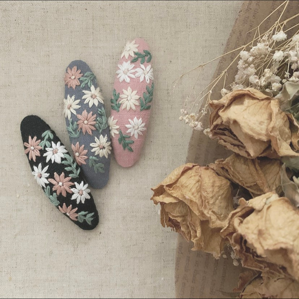 再販2【受注製作】刺繍パッチンピン「2色花」 ヘアピン _tocco_acs_ 