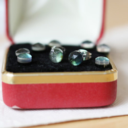 [再次上架] 寶石品質拉長石 x 水晶耳環（6 毫米，醫用不鏽鋼） 第5張的照片