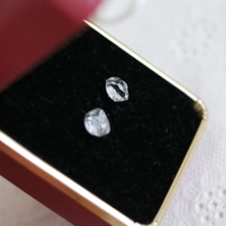 （一点もの）ハーキマーダイヤモンドのスタッドピアス（7mm・サージカルステンレス） 1枚目の画像