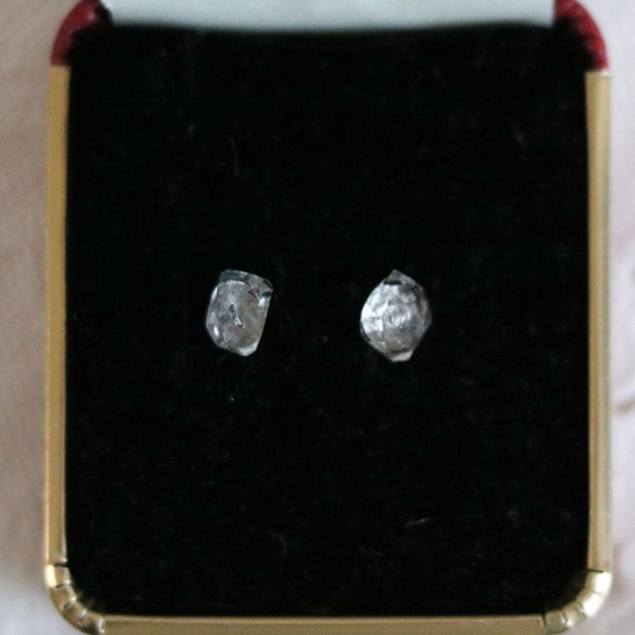 （一点もの）ハーキマーダイヤモンドのスタッドピアス（7mm・サージカルステンレス） 5枚目の画像