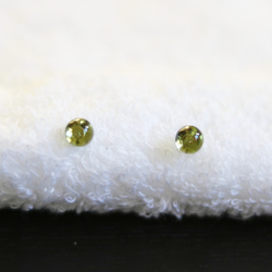 【再販】宝石質ペリドットのスタッドピアス（6mm・サージカルステンレス） 5枚目の画像