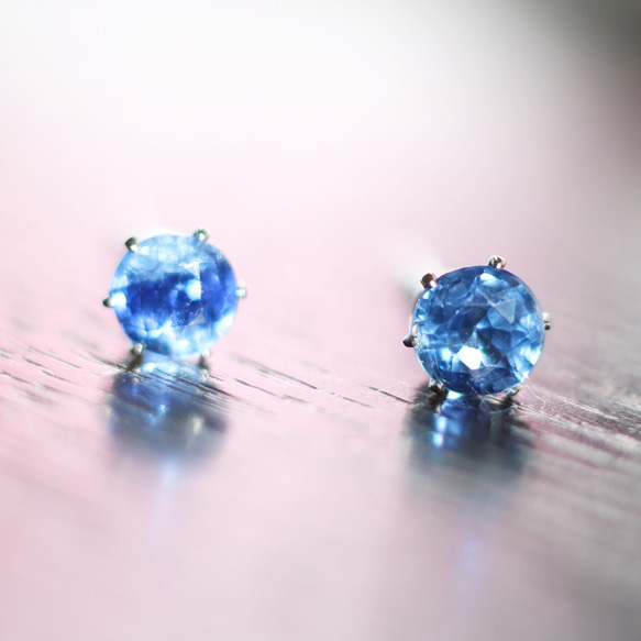【補貨】寶石級藍晶石刻面耳環（4毫米，醫用不鏽鋼） 第1張的照片