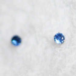 【補貨】寶石級藍晶石刻面耳環（4毫米，醫用不鏽鋼） 第4張的照片