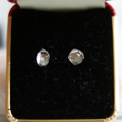 （一点もの）ハーキマーダイヤモンドのスタッドピアス（8mm・サージカルステンレス） 3枚目の画像