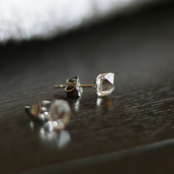 （一点もの）ハーキマーダイヤモンドのスタッドピアス（8mm・サージカルステンレス） 5枚目の画像