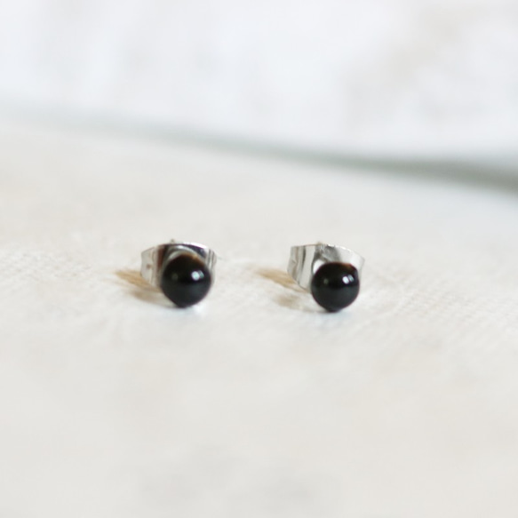[補貨] 黑瑪瑙耳環（4毫米，醫用不鏽鋼） 第4張的照片