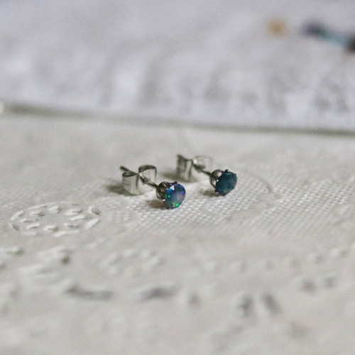天然　プレナイト　4ｍｍ　スタッドピアス　サージカルステンレス　ファセットカット 天然プレナイト4mmスタッドピアスサージカルステンレス
