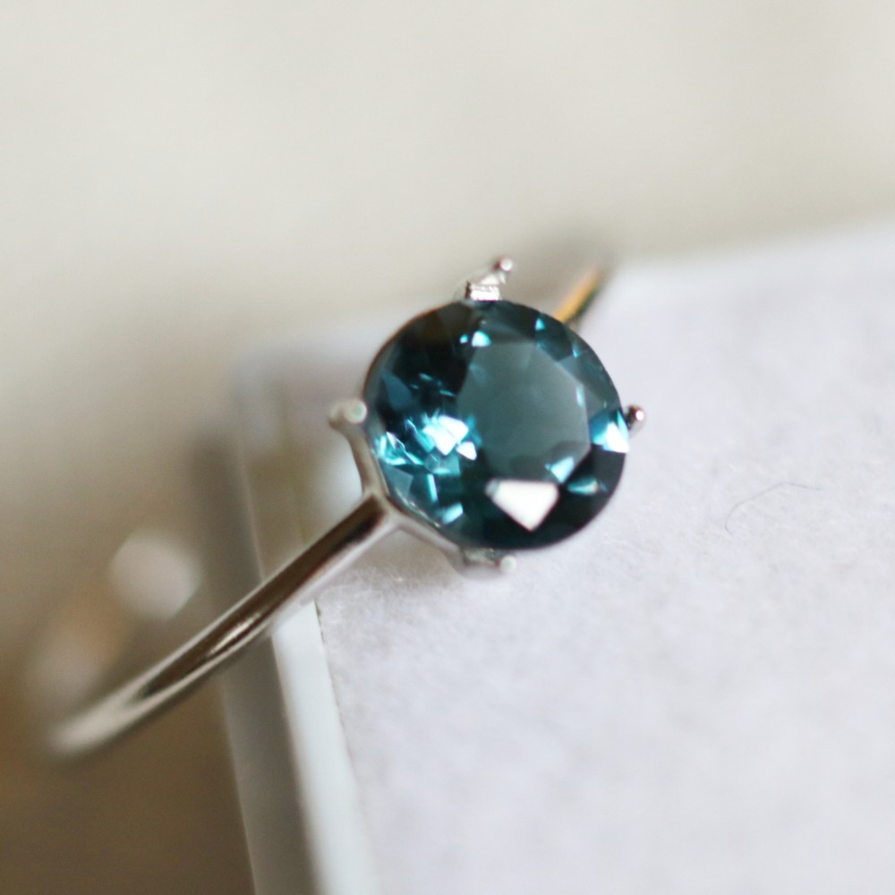 【再販・Silver925】宝石質ロンドンブルートパーズのシルバーリング（6mm）