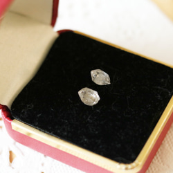 （一点もの）ハーキマーダイヤモンドのスタッドピアス（9mm・サージカルステンレス） 4枚目の画像