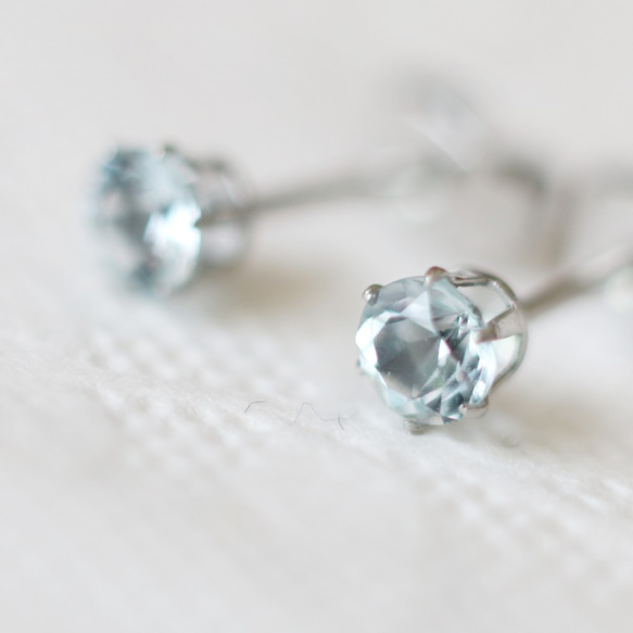 [再次上架] 寶石級海藍寶石刻面切割耳環（4 毫米，手術不銹鋼） 第2張的照片