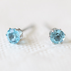 【補貨】寶石級瑞士藍托帕石刻面耳環（4毫米，醫用不鏽鋼） 第4張的照片
